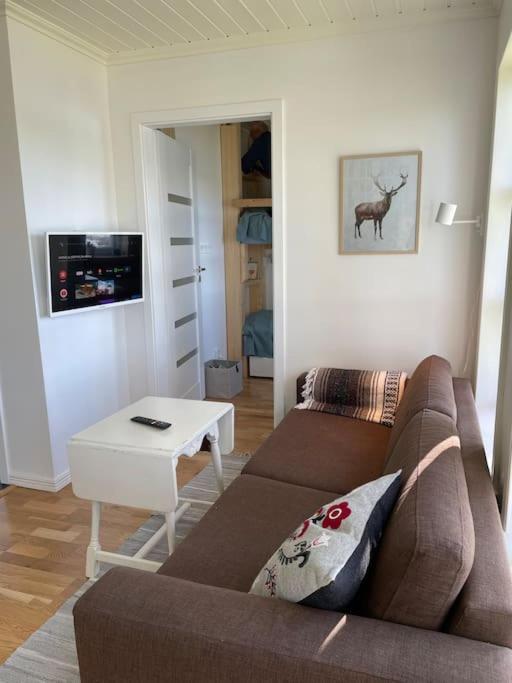 Mysig Stuga Med Sjoetomt, Naera Jaervsoebacken Exteriér fotografie
